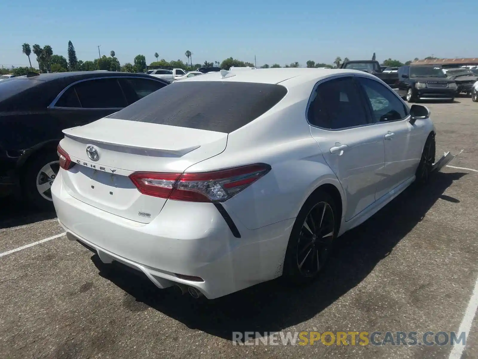 4 Photograph of a damaged car 4T1B61HK9KU783961 TOYOTA CAMRY 2019