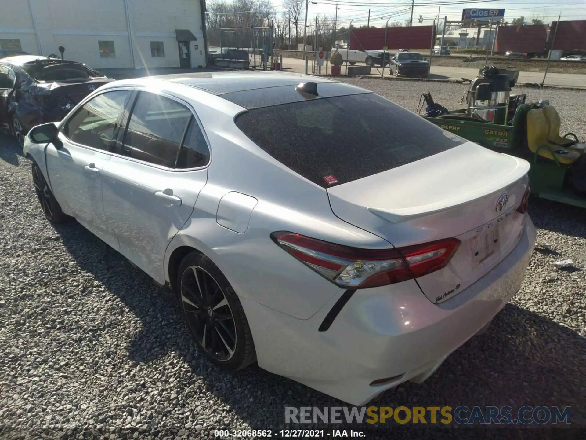 3 Photograph of a damaged car 4T1B61HK9KU795494 TOYOTA CAMRY 2019