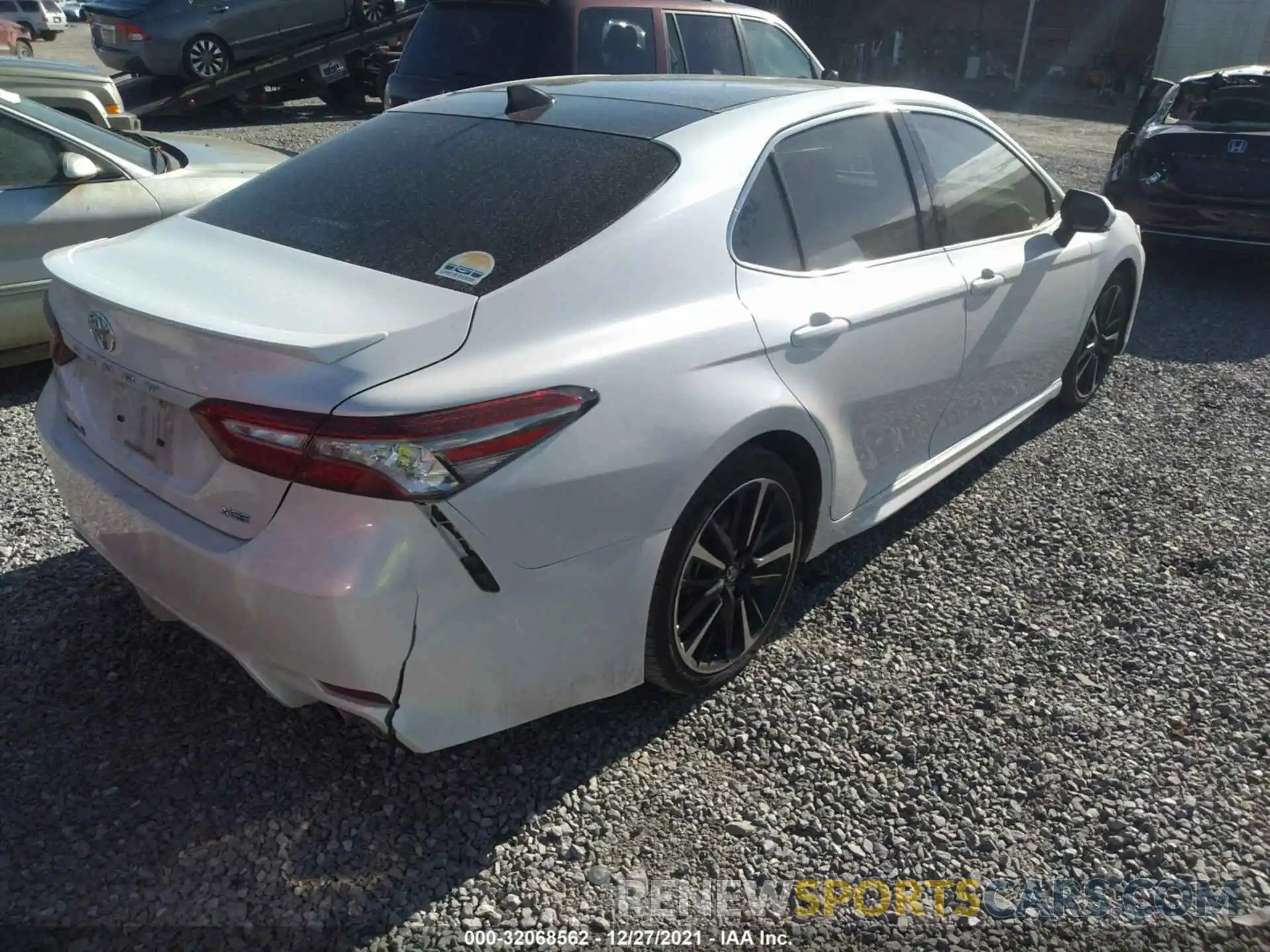 4 Photograph of a damaged car 4T1B61HK9KU795494 TOYOTA CAMRY 2019