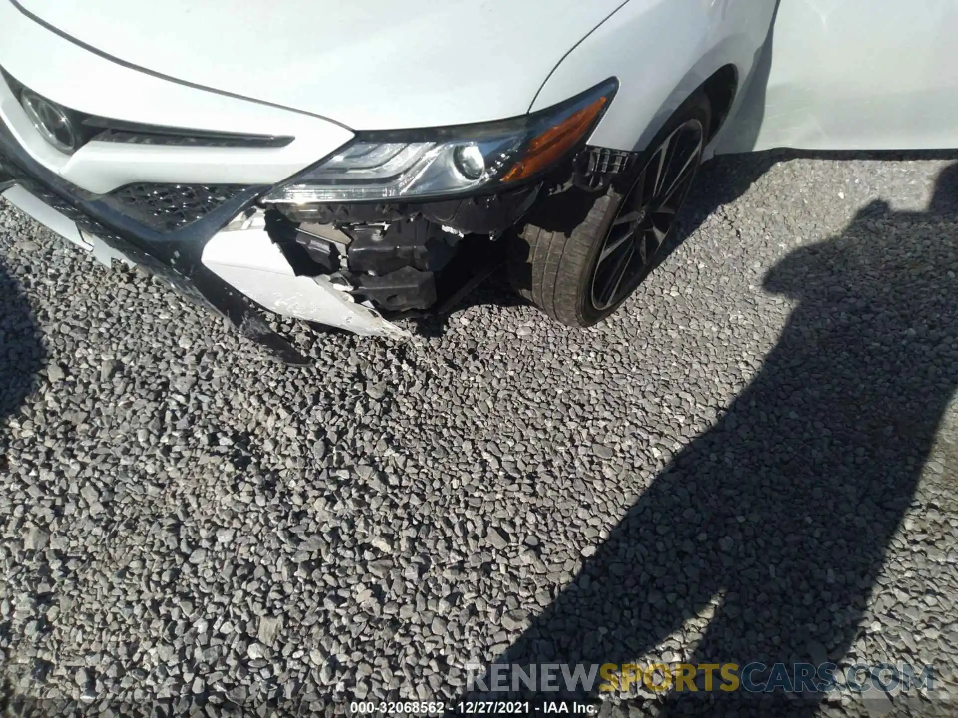 6 Photograph of a damaged car 4T1B61HK9KU795494 TOYOTA CAMRY 2019