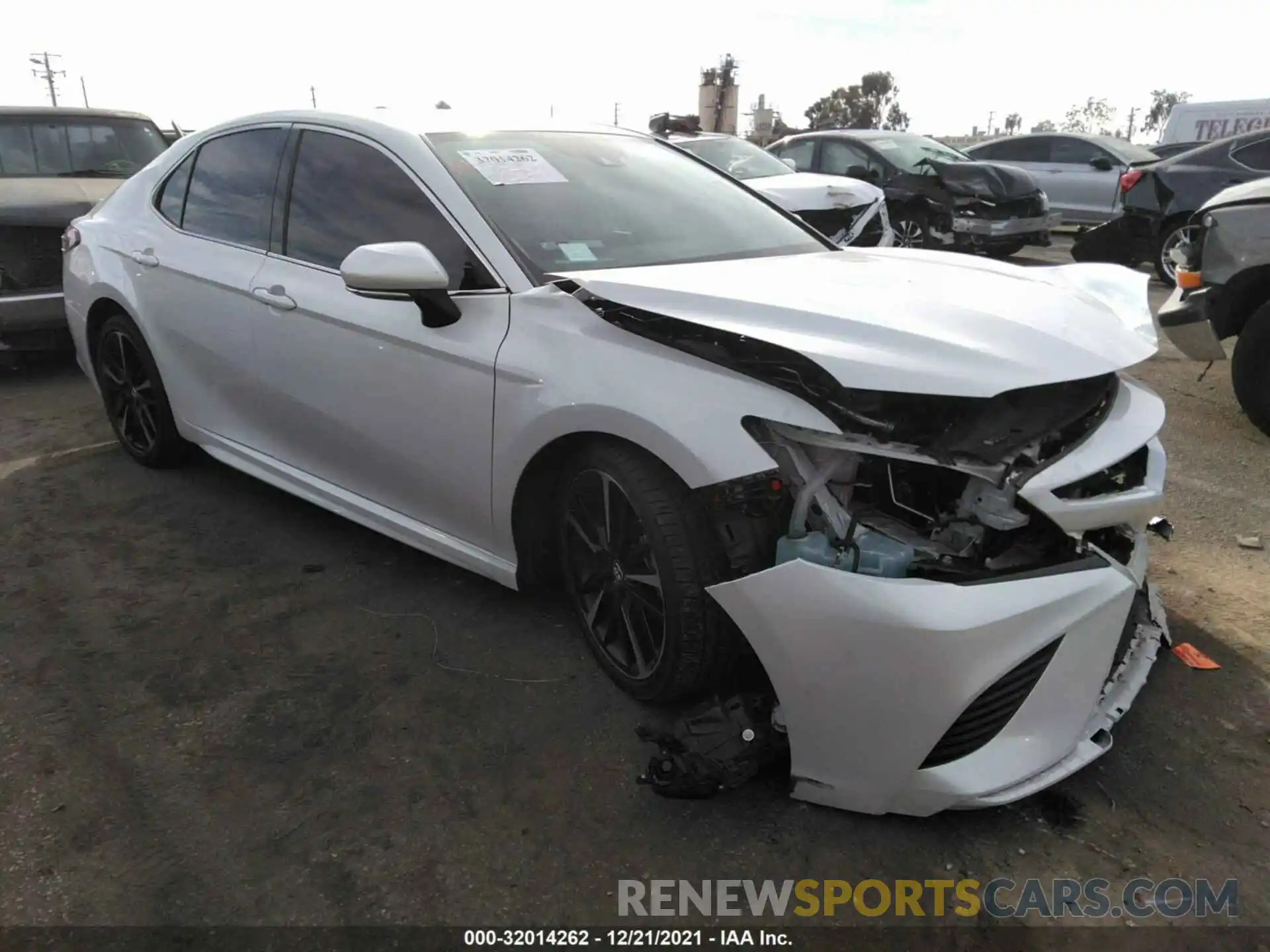 1 Photograph of a damaged car 4T1B61HK9KU815310 TOYOTA CAMRY 2019