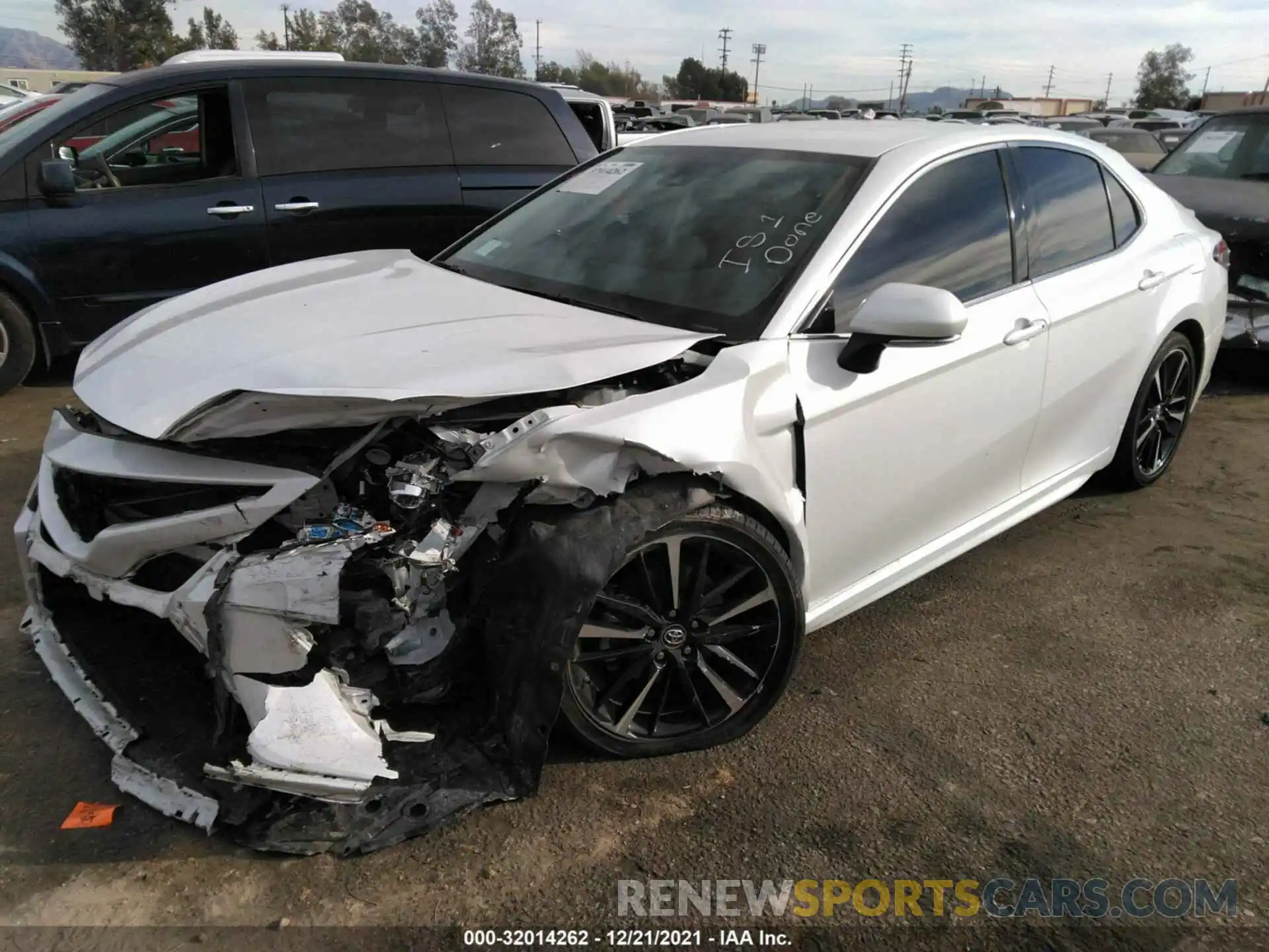 2 Photograph of a damaged car 4T1B61HK9KU815310 TOYOTA CAMRY 2019