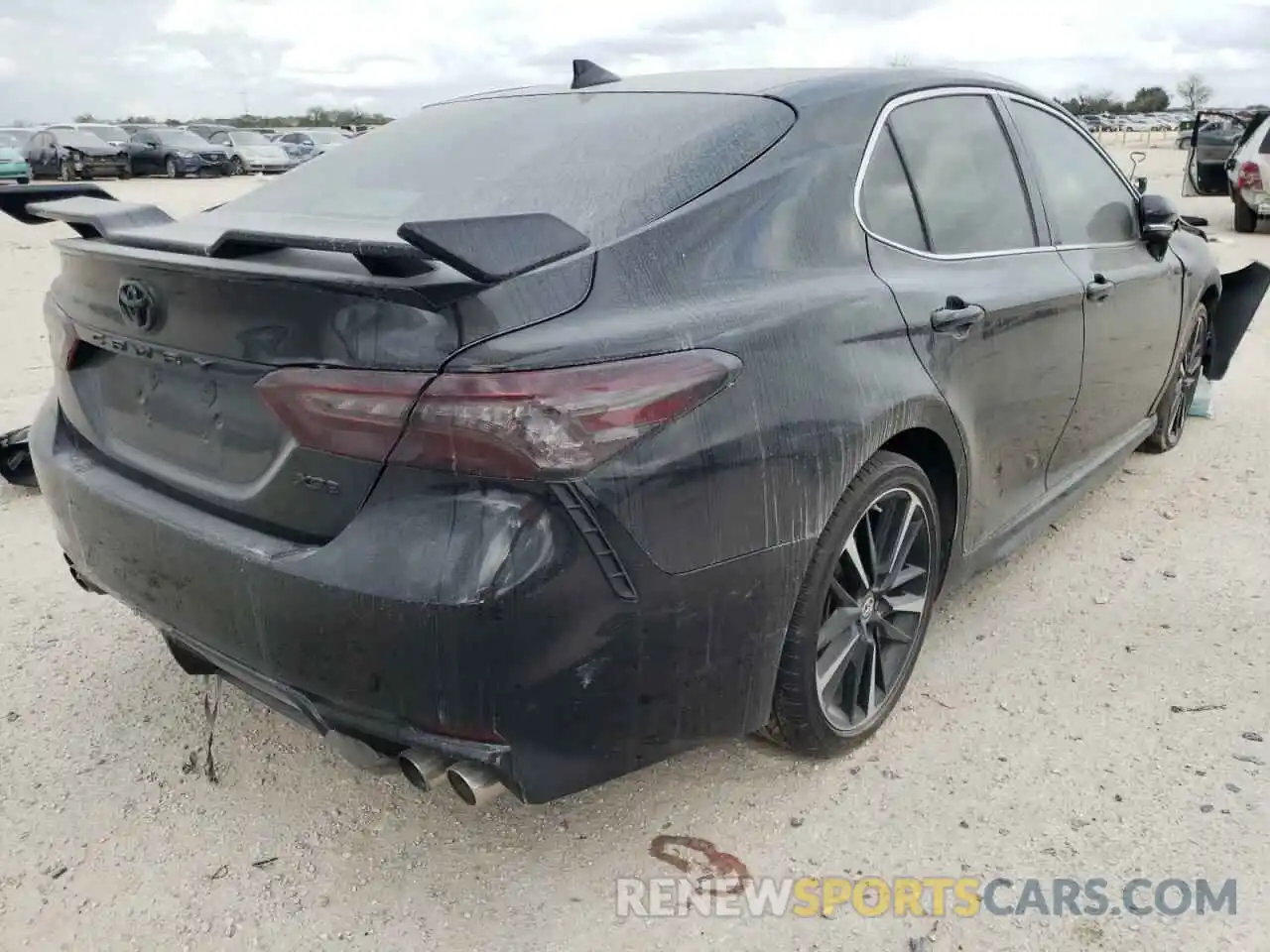 4 Photograph of a damaged car 4T1B61HK9KU819163 TOYOTA CAMRY 2019