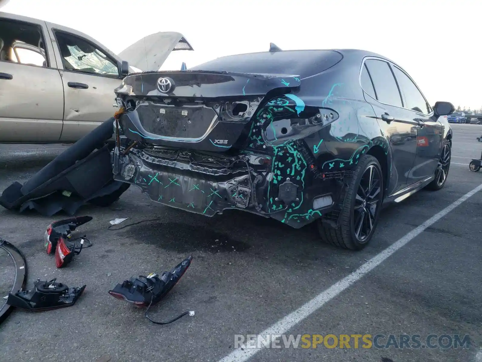 4 Photograph of a damaged car 4T1B61HK9KU822600 TOYOTA CAMRY 2019