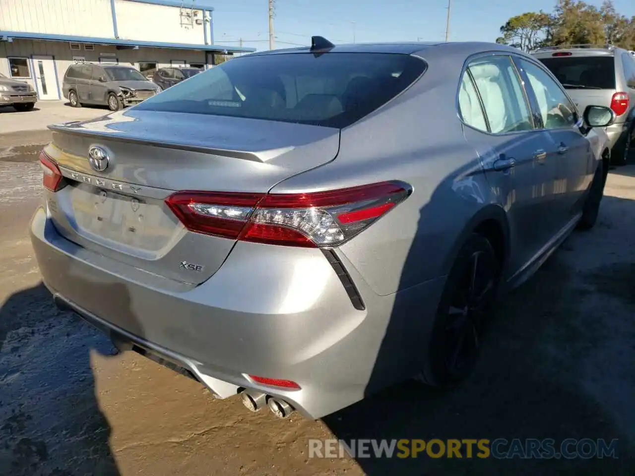 4 Photograph of a damaged car 4T1B61HK9KU827862 TOYOTA CAMRY 2019