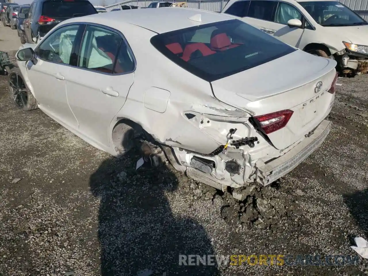 3 Photograph of a damaged car 4T1B61HK9KU847707 TOYOTA CAMRY 2019