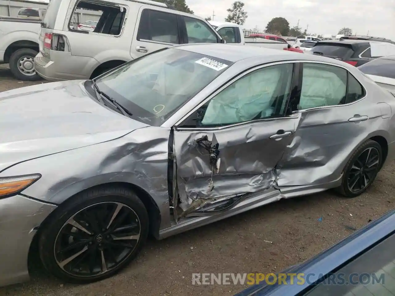 9 Photograph of a damaged car 4T1B61HK9KU851787 TOYOTA CAMRY 2019