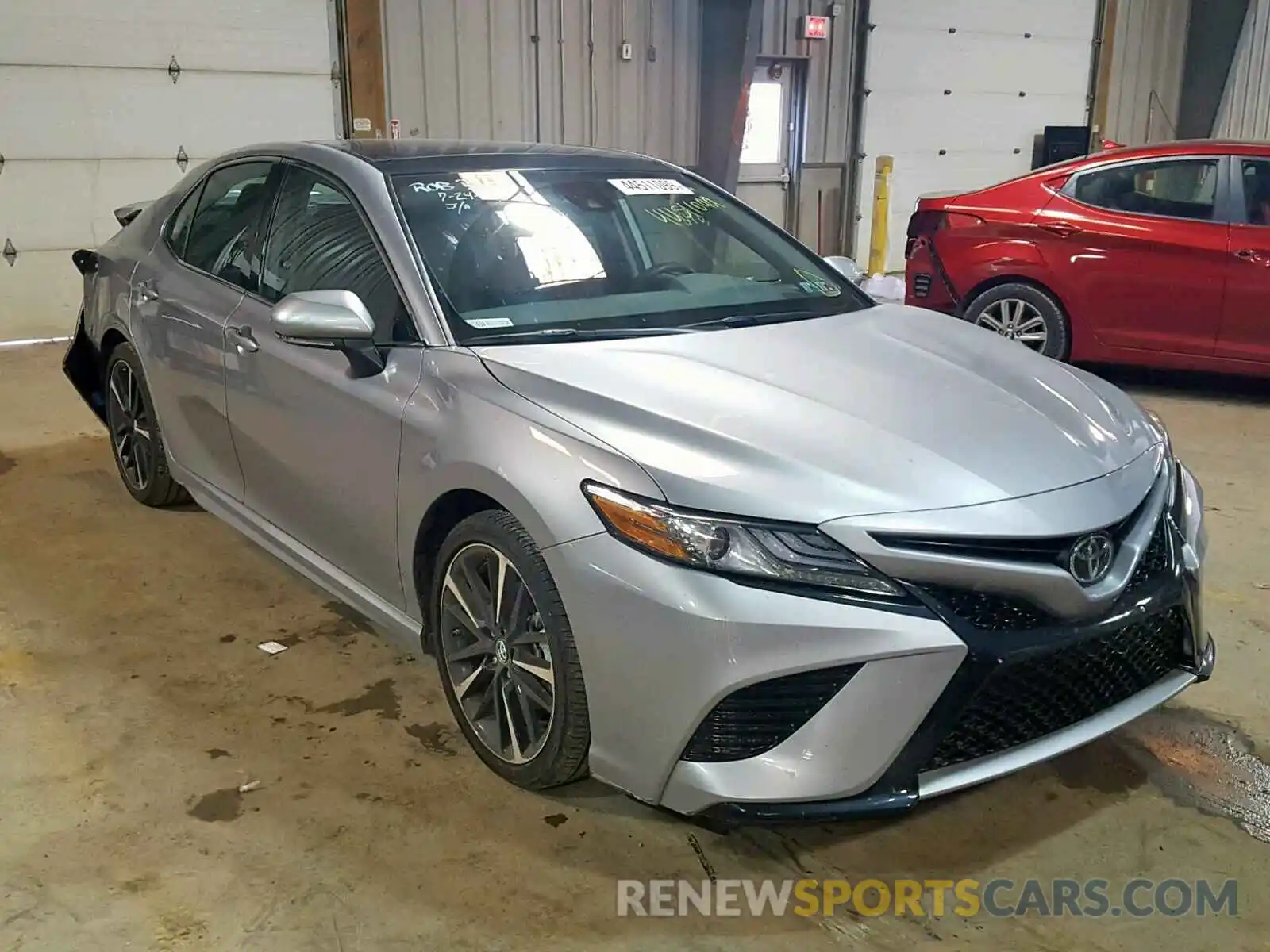 1 Photograph of a damaged car 4T1B61HKXKU165824 TOYOTA CAMRY 2019