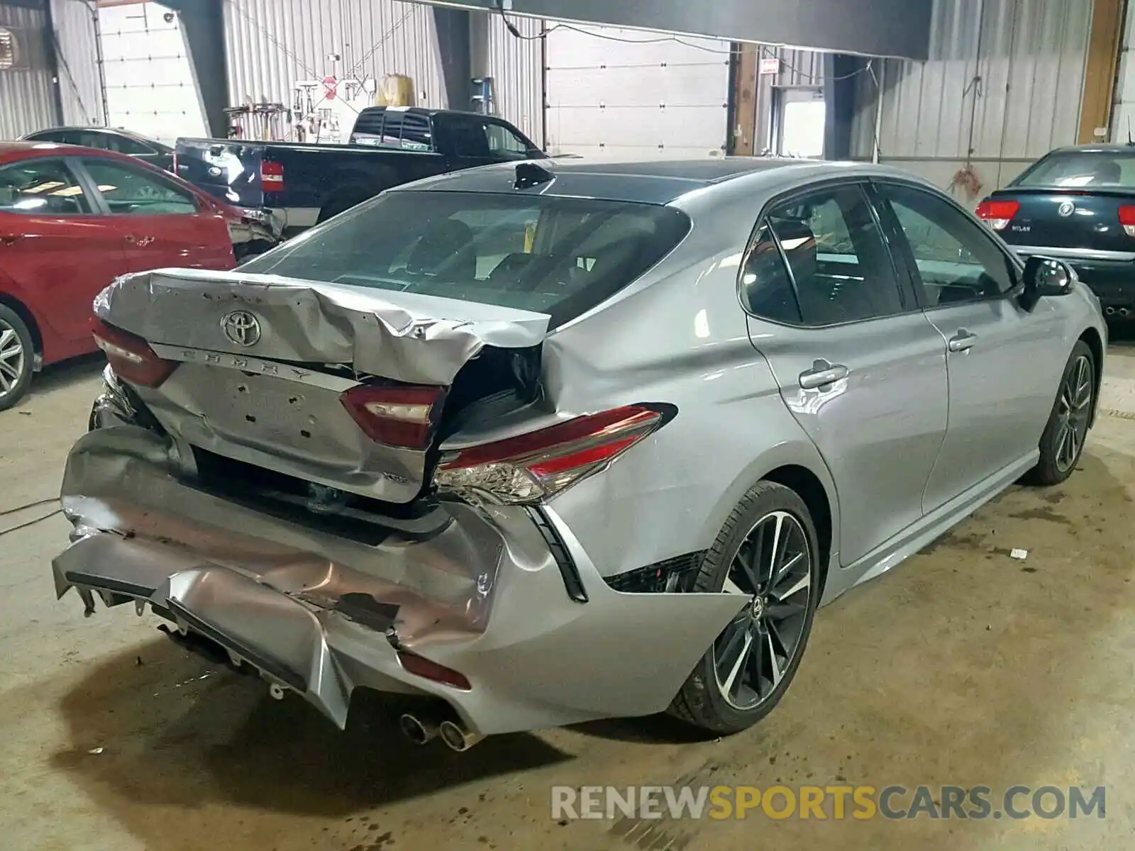 4 Photograph of a damaged car 4T1B61HKXKU165824 TOYOTA CAMRY 2019