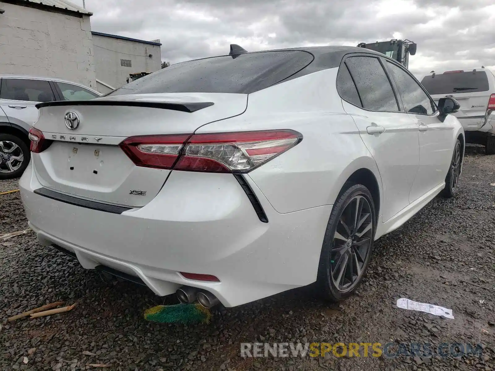 4 Photograph of a damaged car 4T1B61HKXKU167542 TOYOTA CAMRY 2019