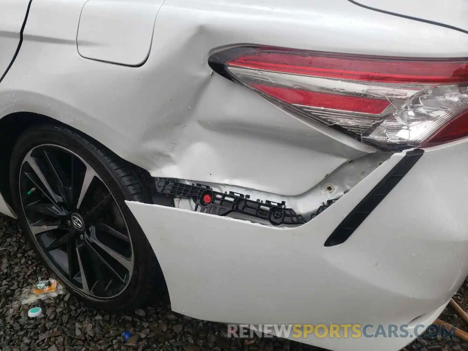 9 Photograph of a damaged car 4T1B61HKXKU167542 TOYOTA CAMRY 2019