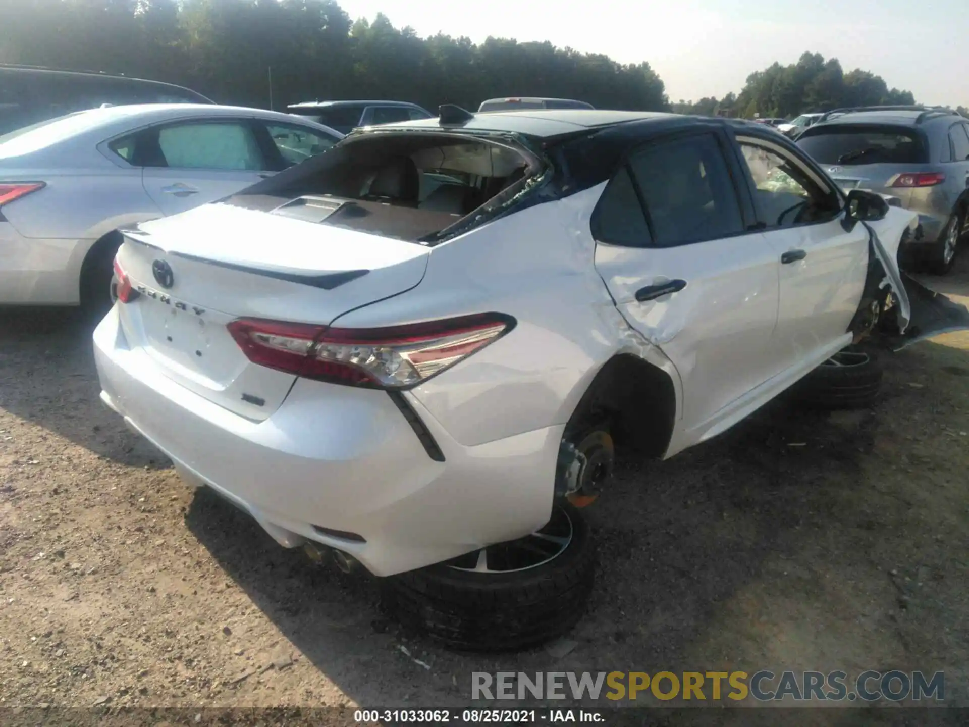 4 Photograph of a damaged car 4T1B61HKXKU169209 TOYOTA CAMRY 2019