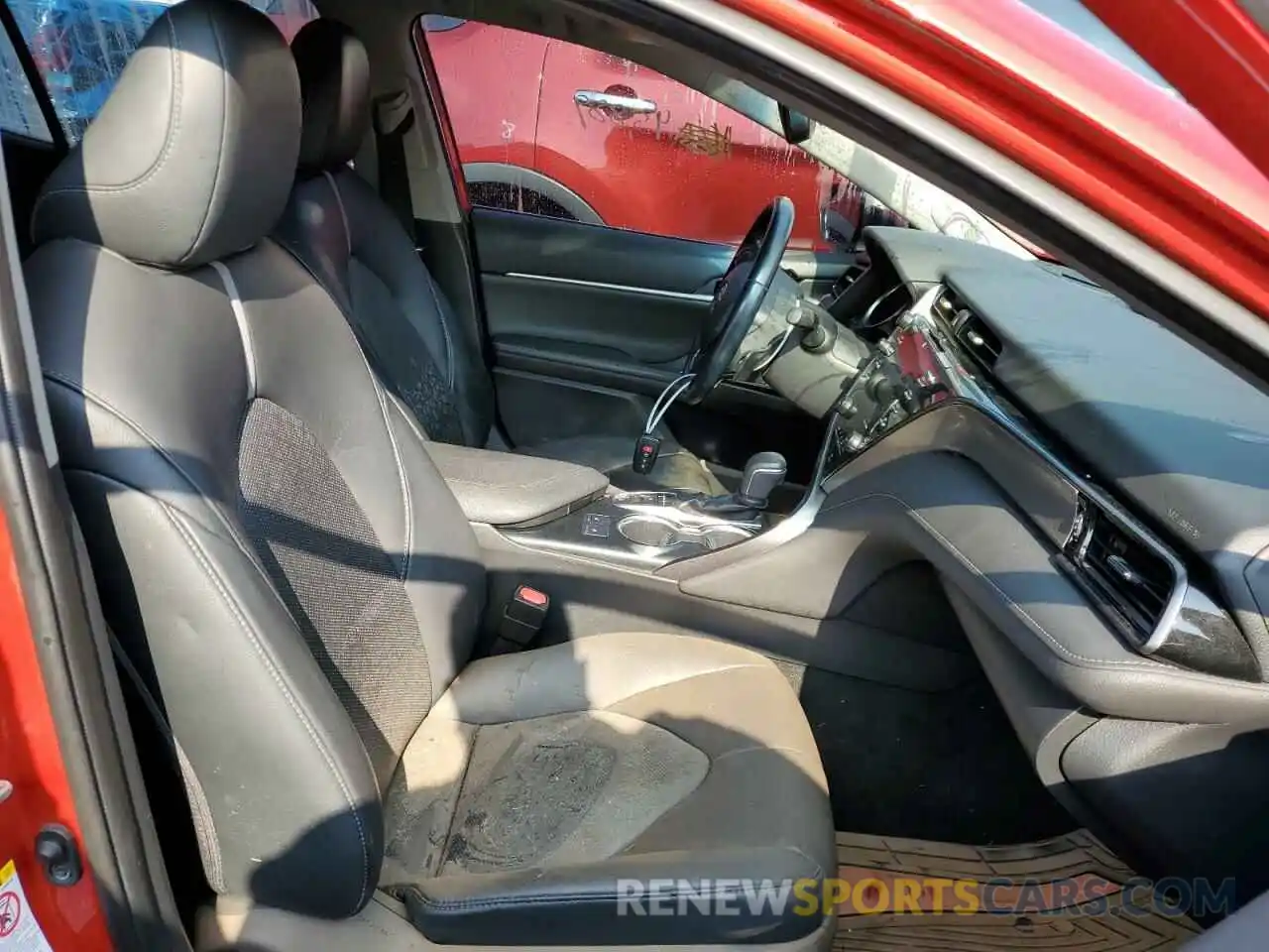 5 Photograph of a damaged car 4T1B61HKXKU172109 TOYOTA CAMRY 2019