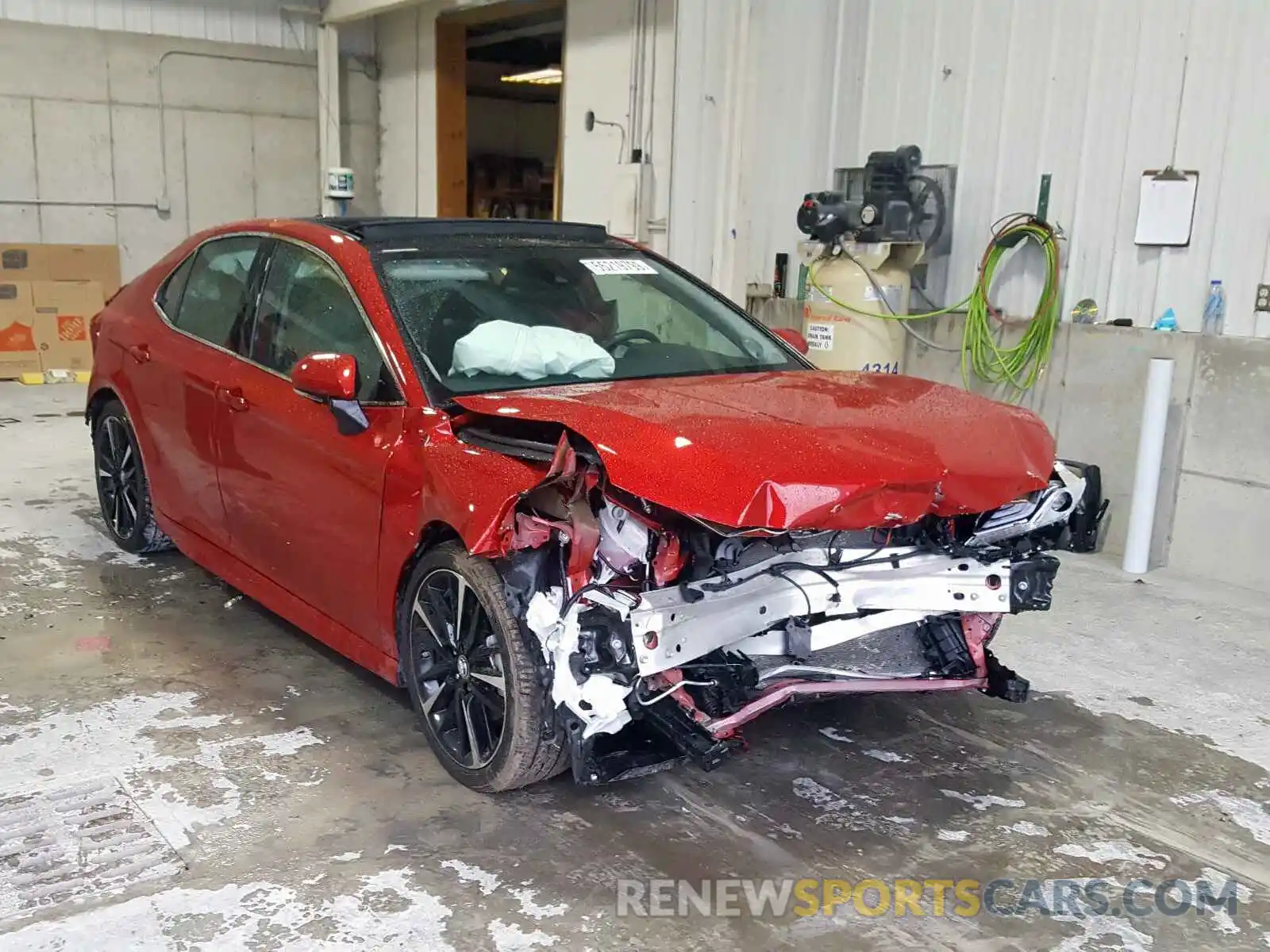 1 Photograph of a damaged car 4T1B61HKXKU186141 TOYOTA CAMRY 2019