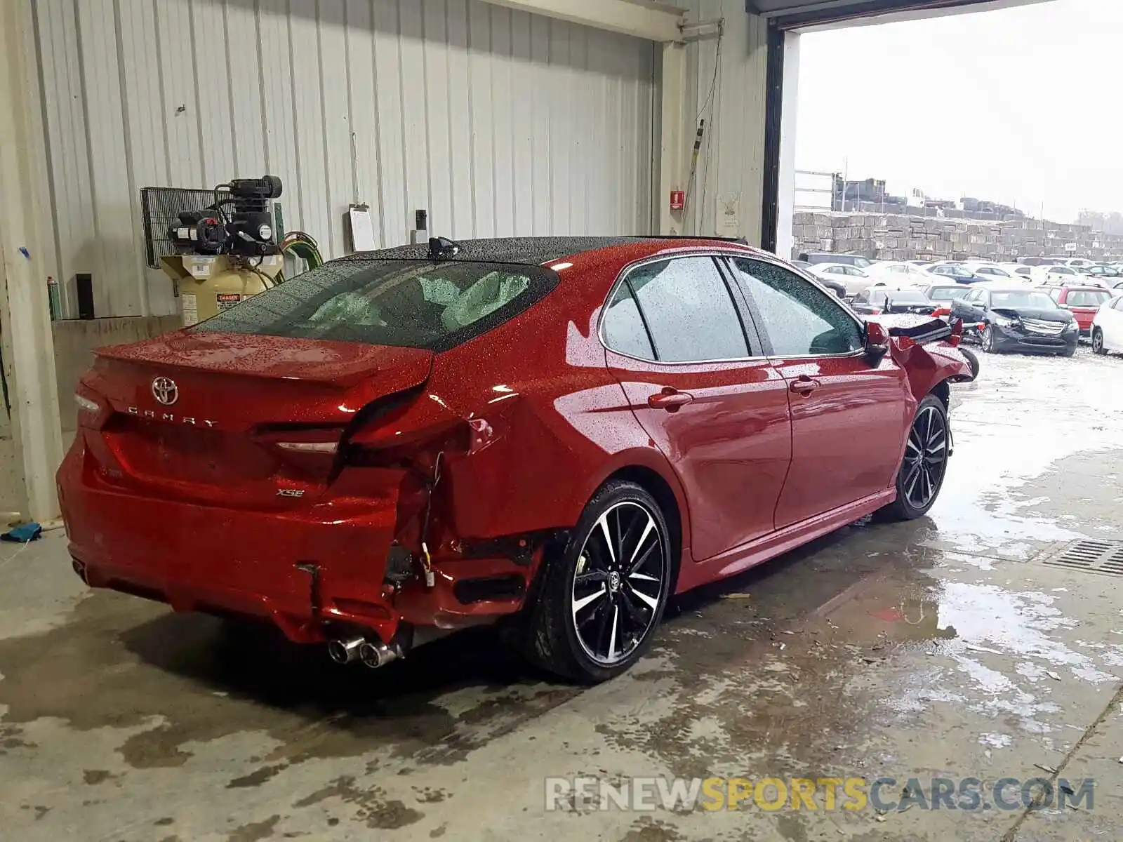 4 Photograph of a damaged car 4T1B61HKXKU186141 TOYOTA CAMRY 2019