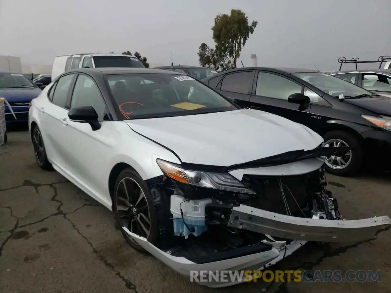 1 Photograph of a damaged car 4T1B61HKXKU199195 TOYOTA CAMRY 2019