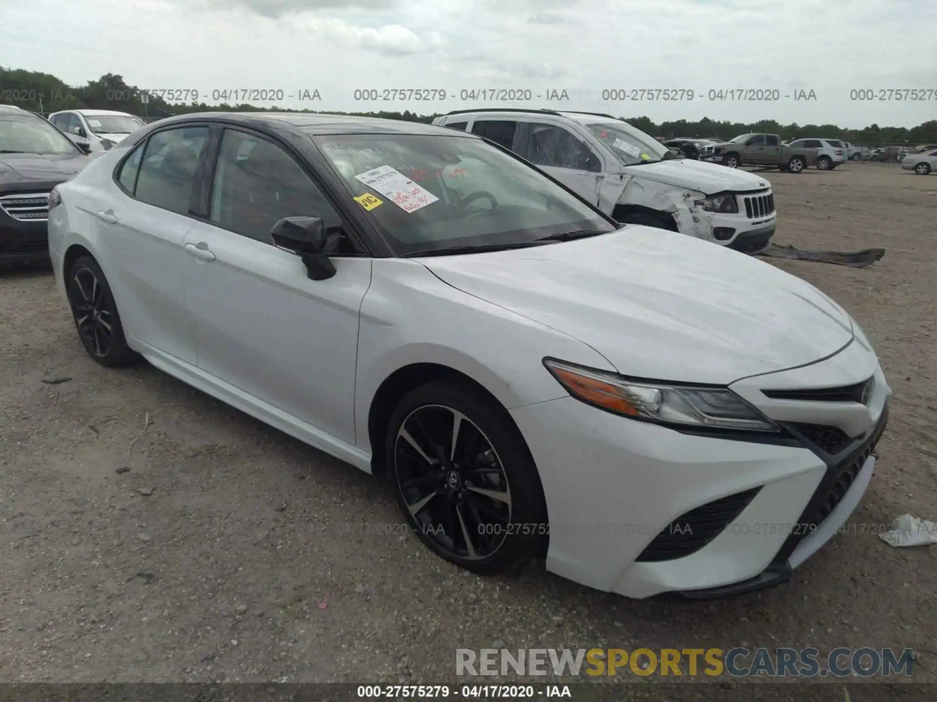 1 Photograph of a damaged car 4T1B61HKXKU201298 TOYOTA CAMRY 2019