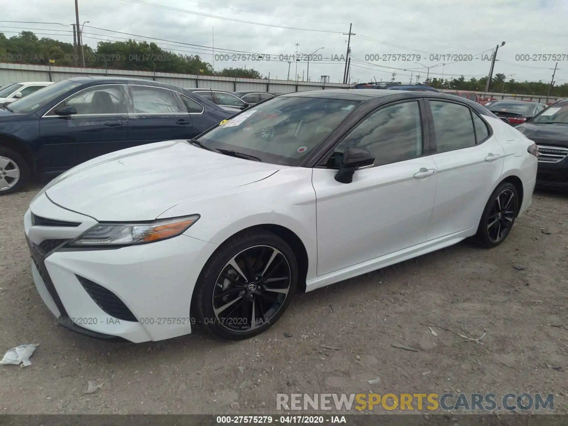 2 Photograph of a damaged car 4T1B61HKXKU201298 TOYOTA CAMRY 2019