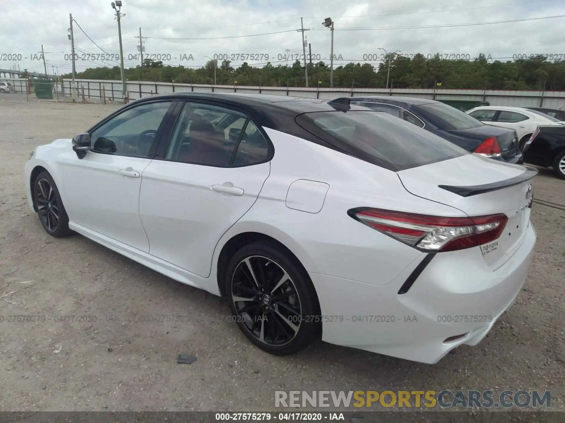 3 Photograph of a damaged car 4T1B61HKXKU201298 TOYOTA CAMRY 2019