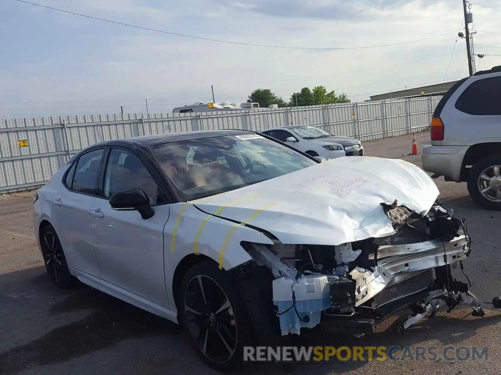 1 Photograph of a damaged car 4T1B61HKXKU201673 TOYOTA CAMRY 2019