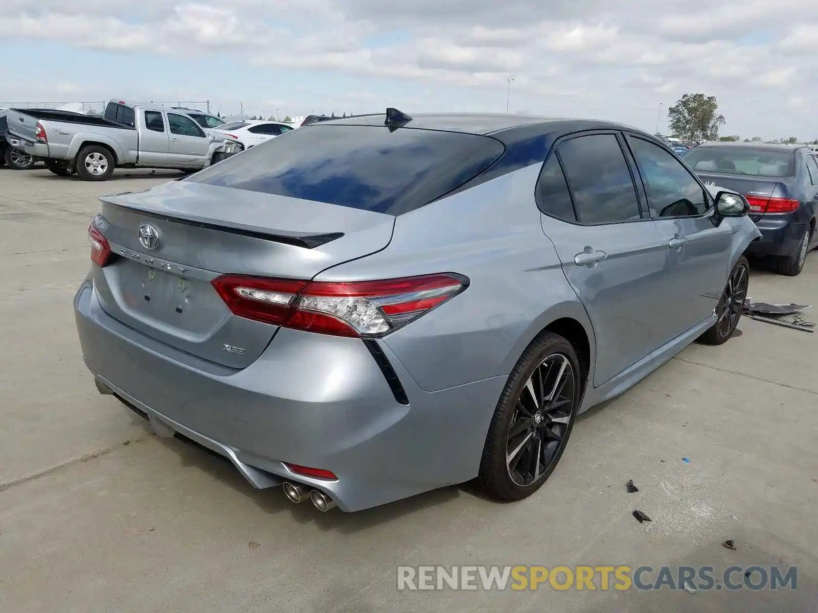 4 Photograph of a damaged car 4T1B61HKXKU203164 TOYOTA CAMRY 2019