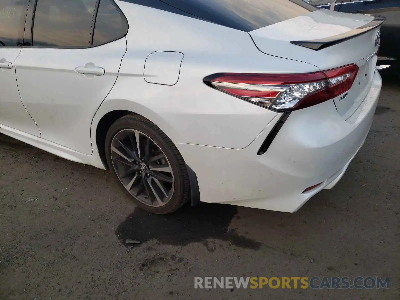 9 Photograph of a damaged car 4T1B61HKXKU207246 TOYOTA CAMRY 2019