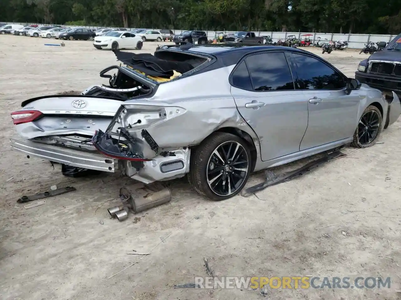 4 Photograph of a damaged car 4T1B61HKXKU207988 TOYOTA CAMRY 2019