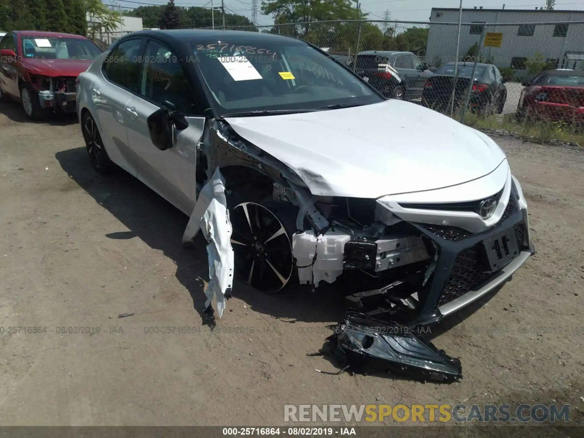 1 Photograph of a damaged car 4T1B61HKXKU209501 TOYOTA CAMRY 2019