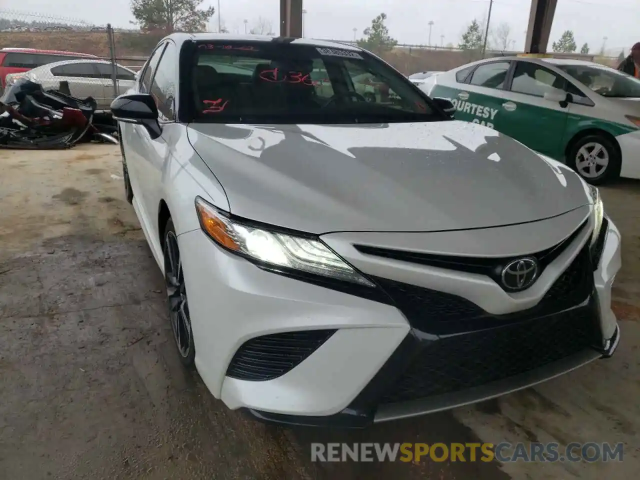 1 Photograph of a damaged car 4T1B61HKXKU210888 TOYOTA CAMRY 2019