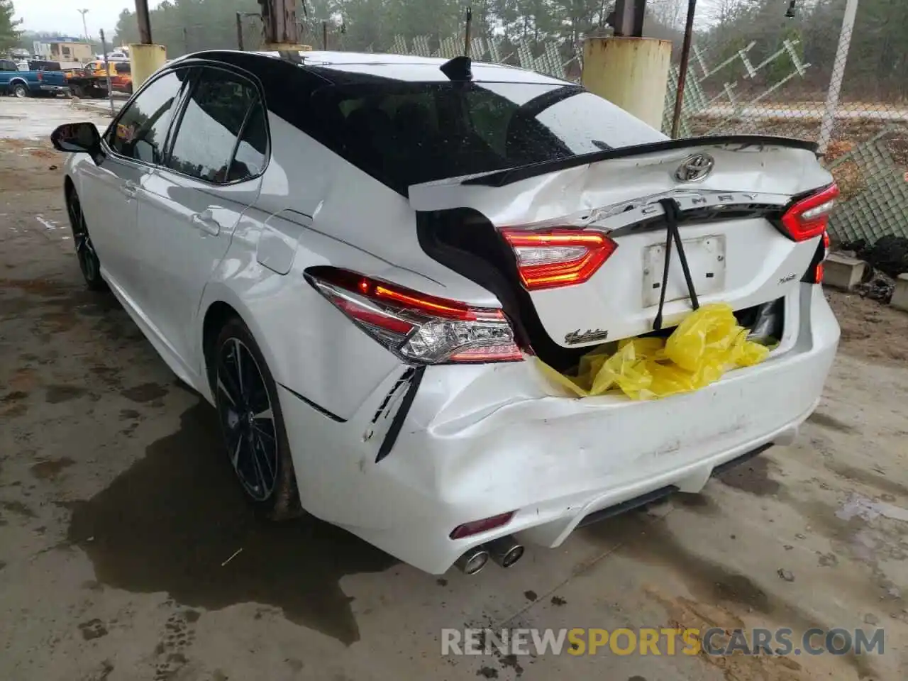 3 Photograph of a damaged car 4T1B61HKXKU210888 TOYOTA CAMRY 2019