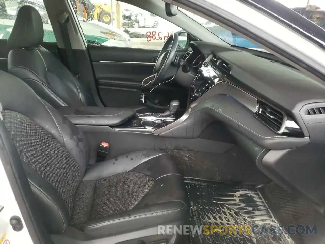 5 Photograph of a damaged car 4T1B61HKXKU210888 TOYOTA CAMRY 2019