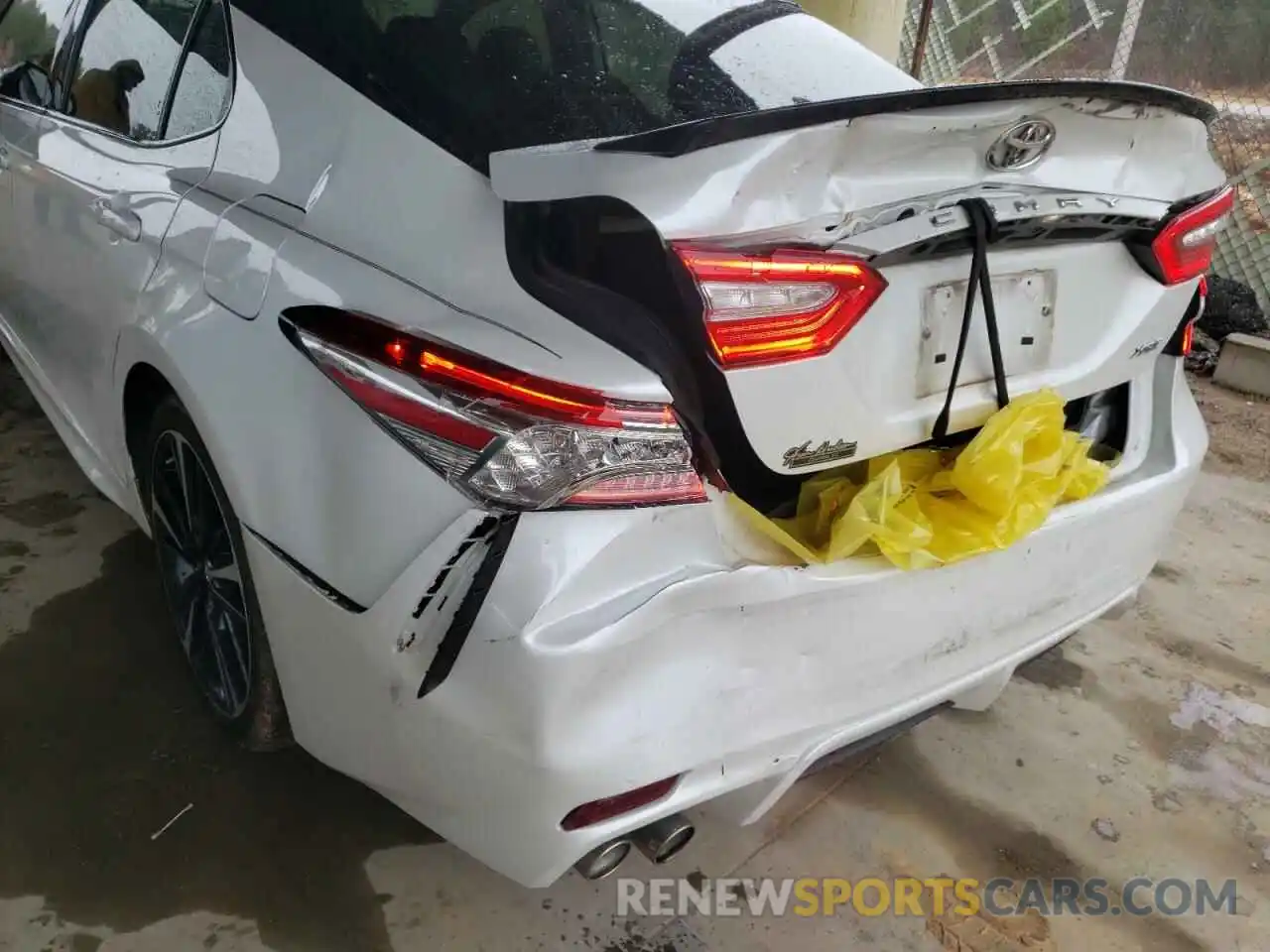 9 Photograph of a damaged car 4T1B61HKXKU210888 TOYOTA CAMRY 2019