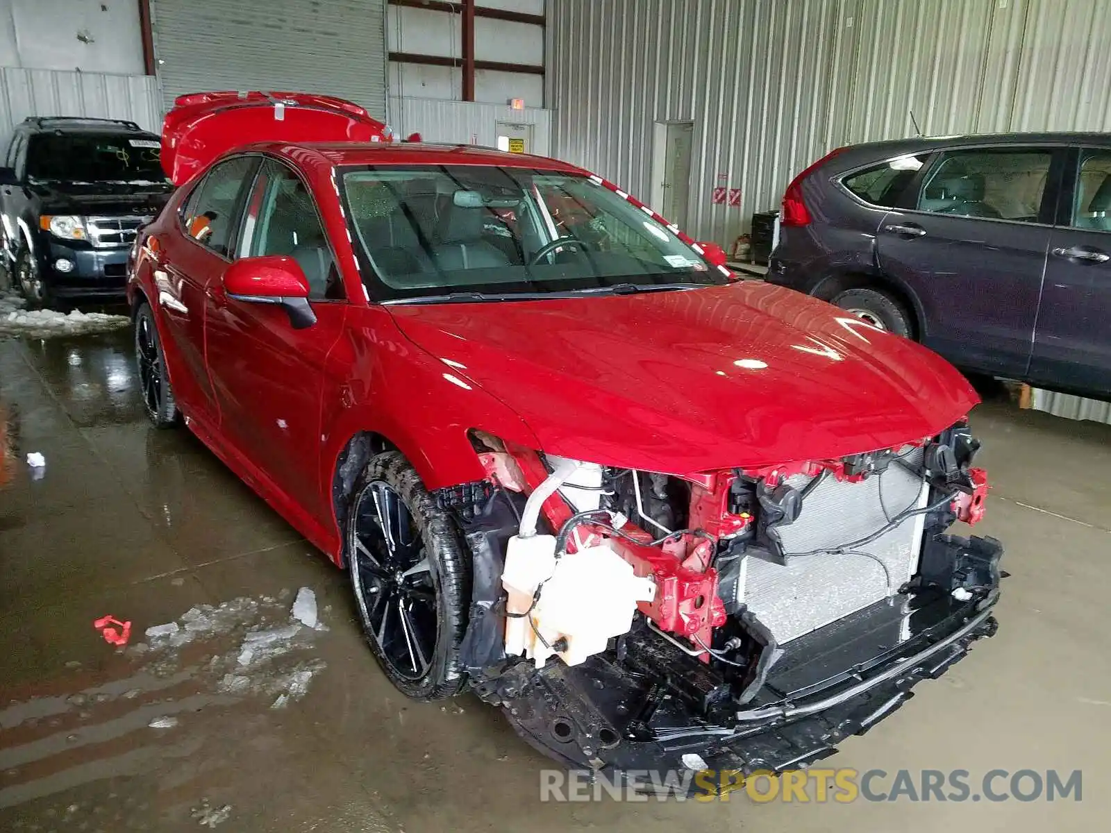 1 Photograph of a damaged car 4T1B61HKXKU211166 TOYOTA CAMRY 2019