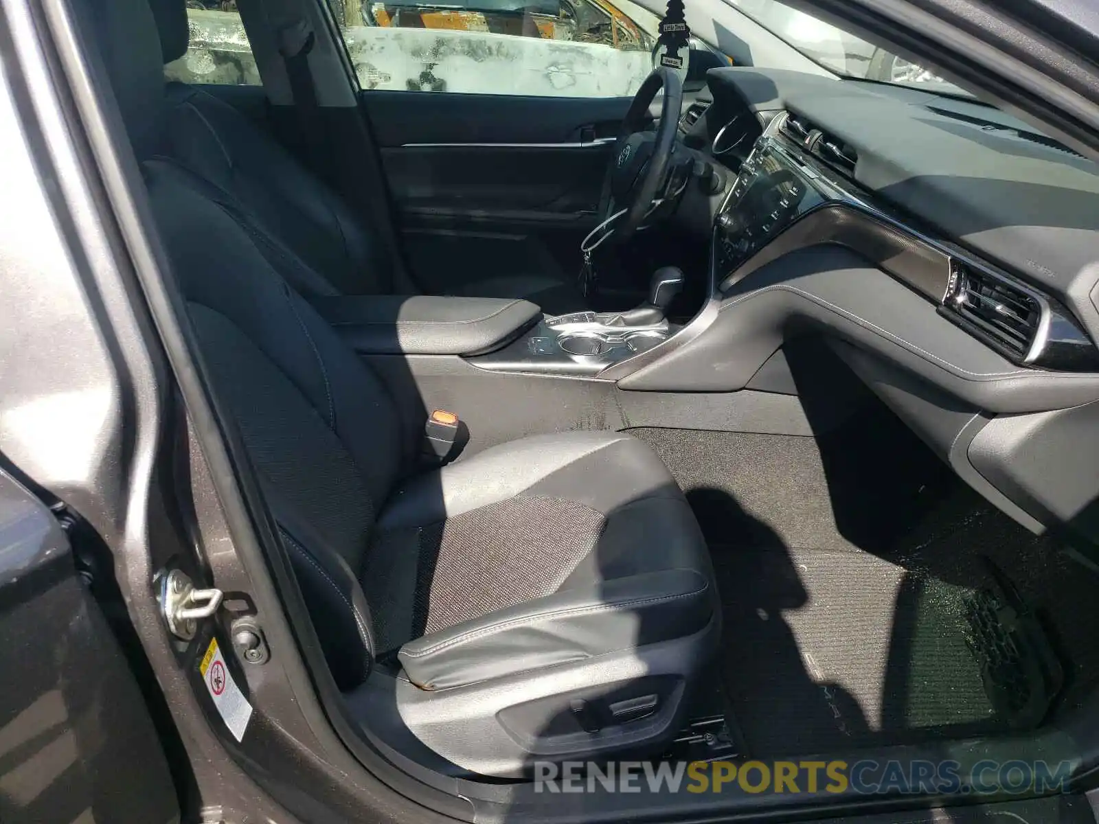 5 Photograph of a damaged car 4T1B61HKXKU216867 TOYOTA CAMRY 2019