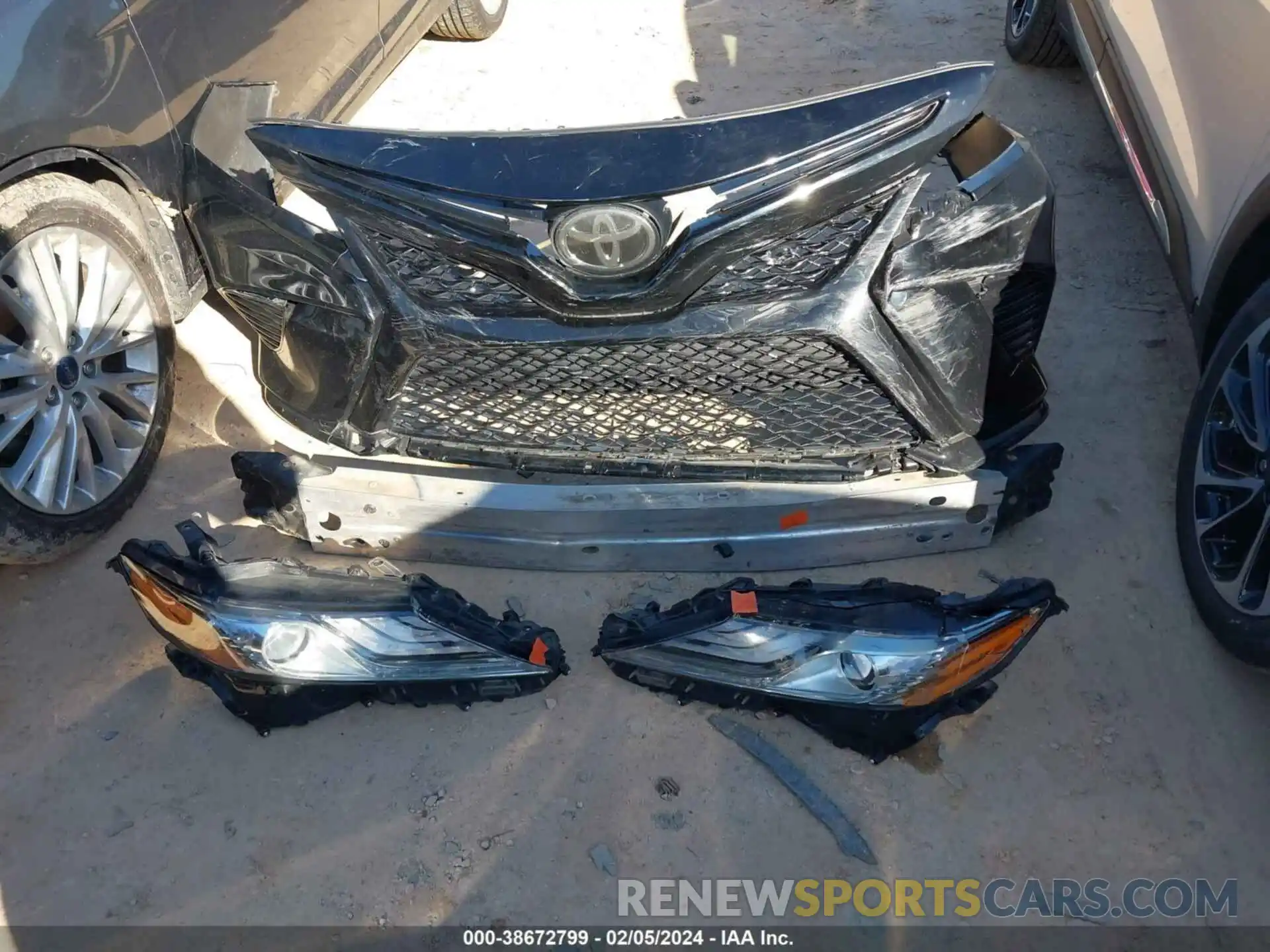 12 Photograph of a damaged car 4T1B61HKXKU218490 TOYOTA CAMRY 2019