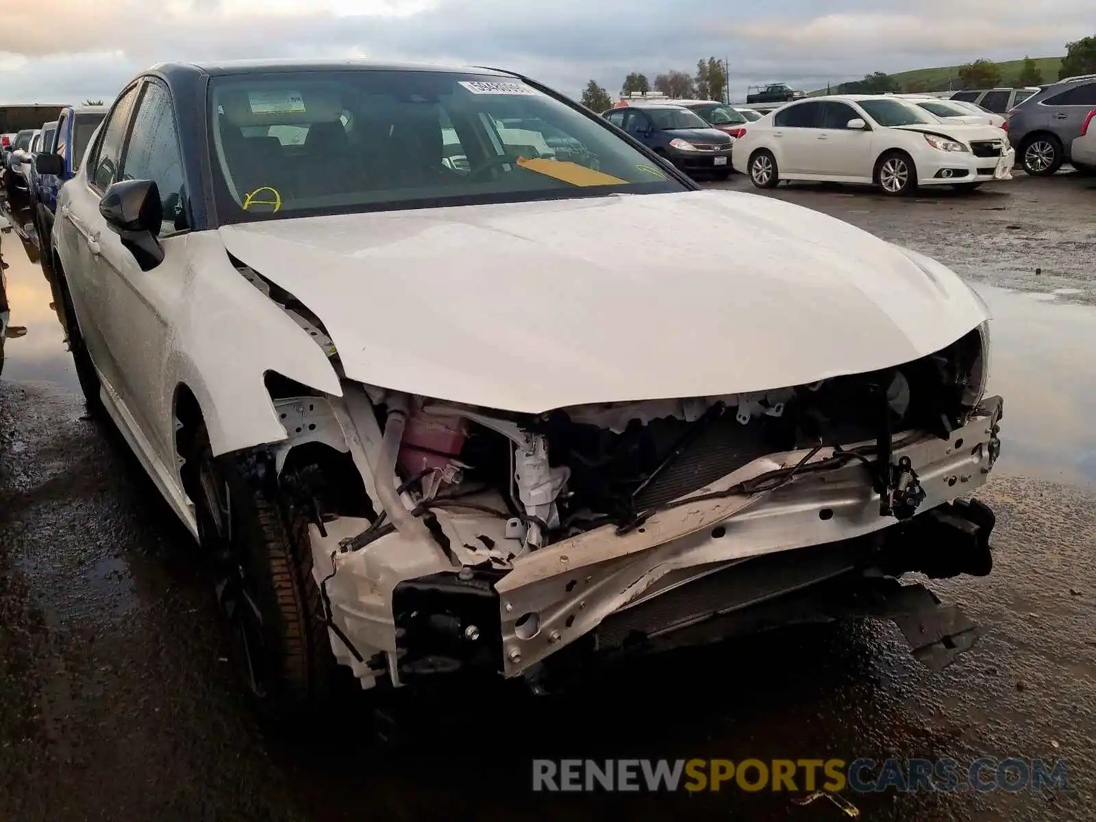 1 Photograph of a damaged car 4T1B61HKXKU218814 TOYOTA CAMRY 2019