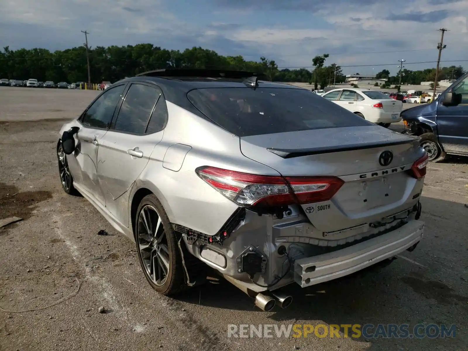 3 Photograph of a damaged car 4T1B61HKXKU228940 TOYOTA CAMRY 2019