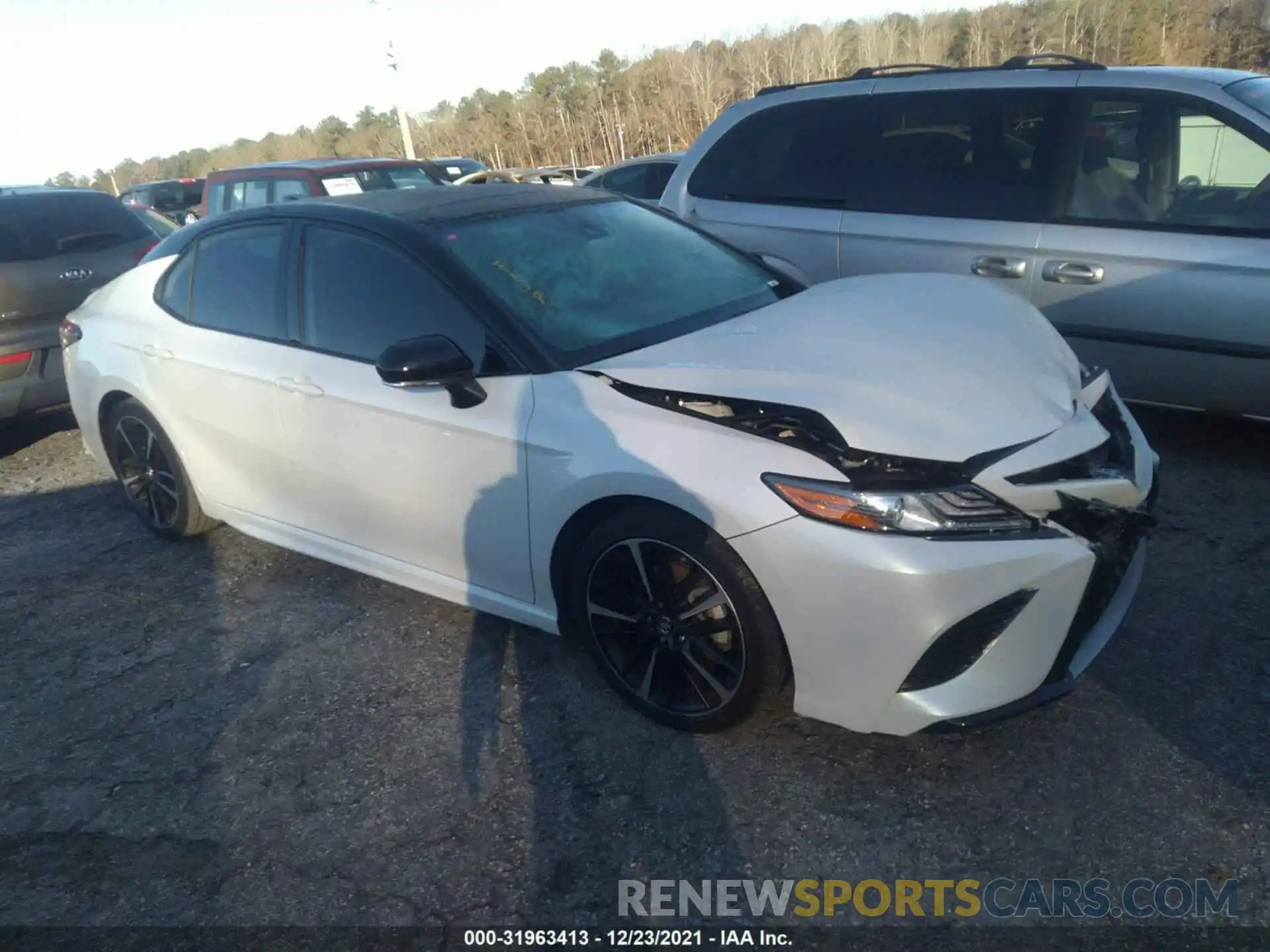 1 Photograph of a damaged car 4T1B61HKXKU235306 TOYOTA CAMRY 2019