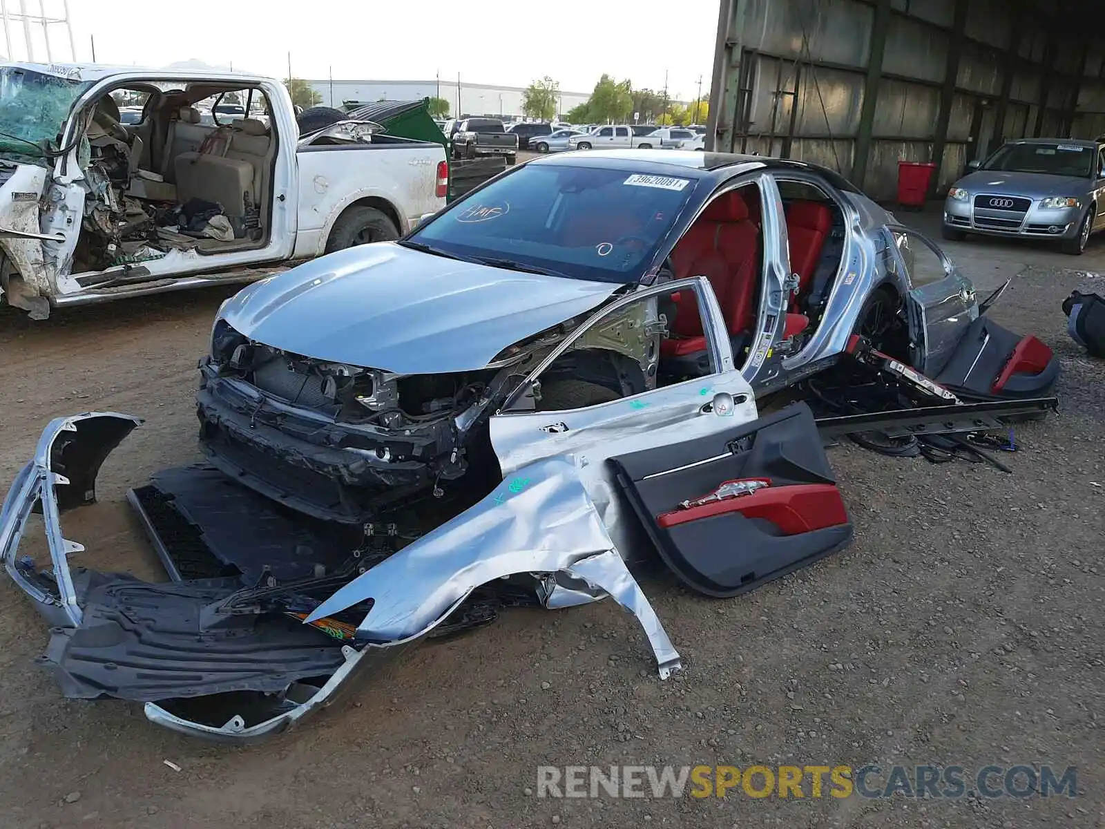 2 Photograph of a damaged car 4T1B61HKXKU236407 TOYOTA CAMRY 2019