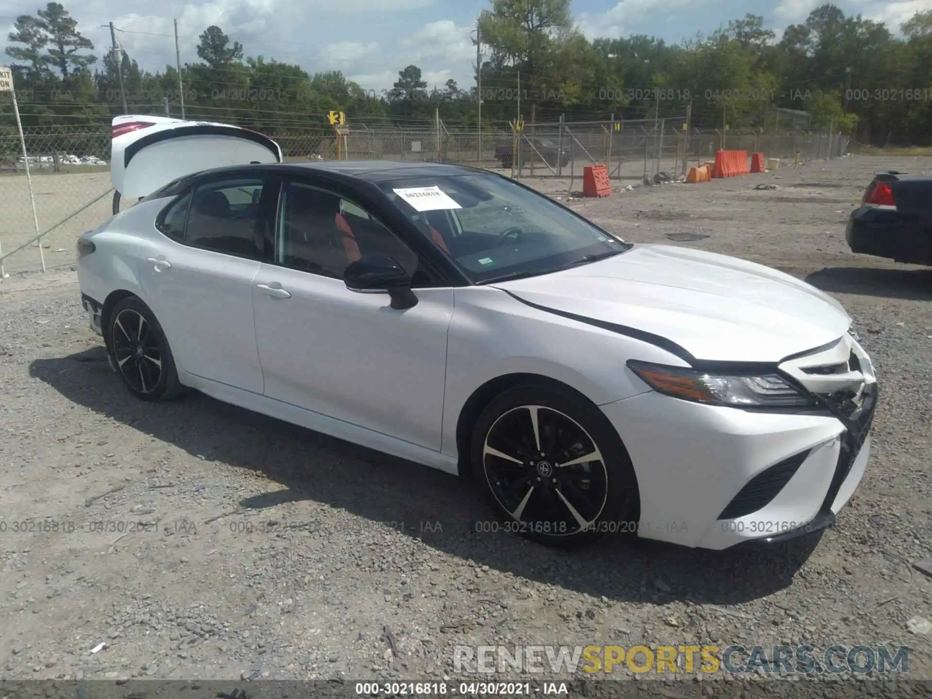 1 Photograph of a damaged car 4T1B61HKXKU242594 TOYOTA CAMRY 2019