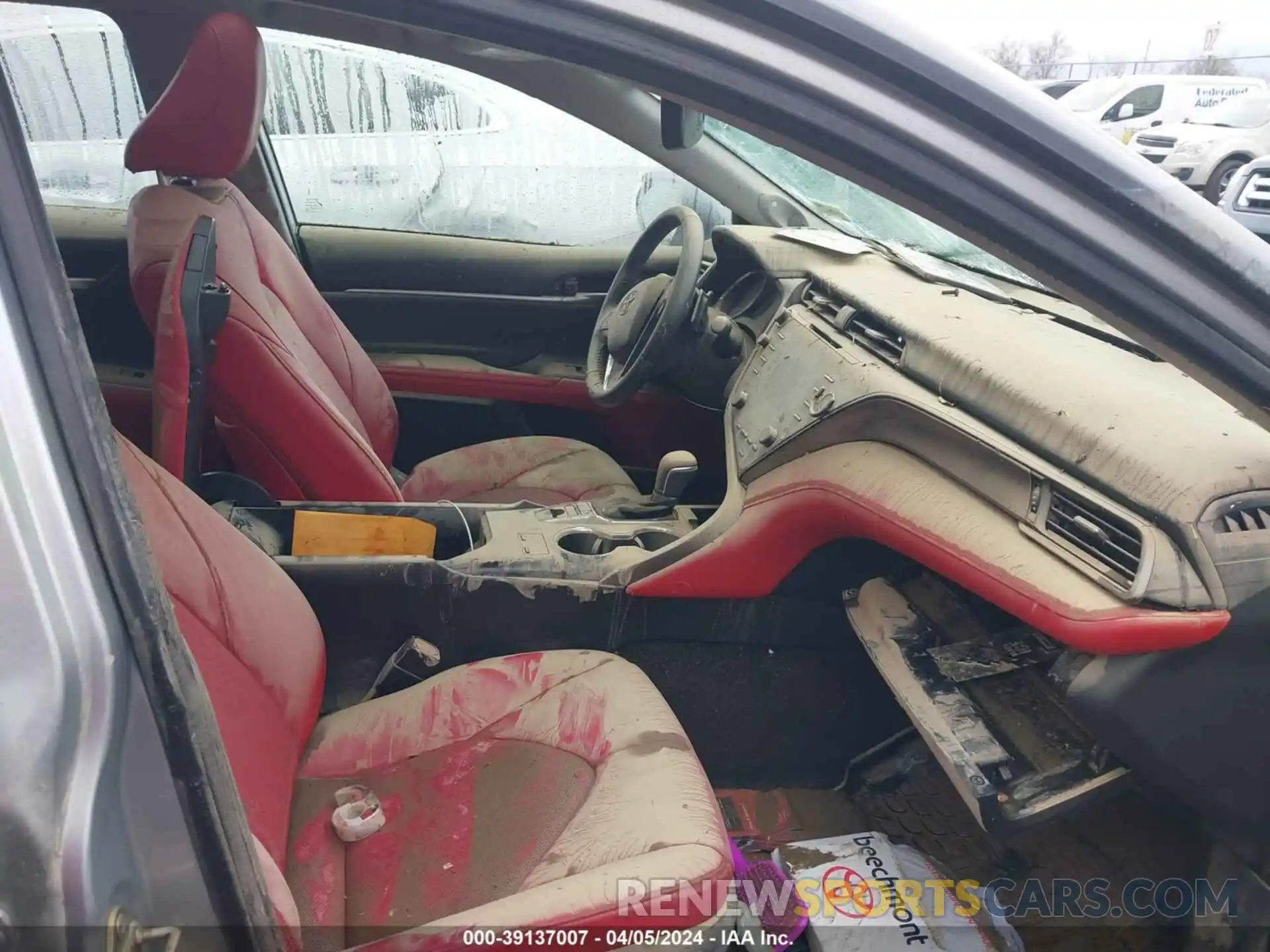 5 Photograph of a damaged car 4T1B61HKXKU242692 TOYOTA CAMRY 2019