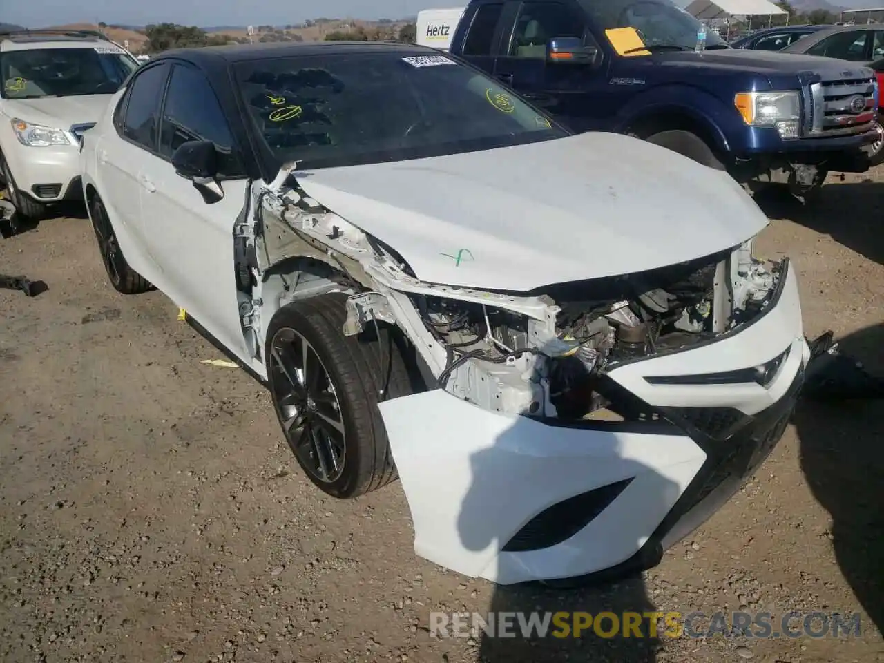 1 Photograph of a damaged car 4T1B61HKXKU246113 TOYOTA CAMRY 2019