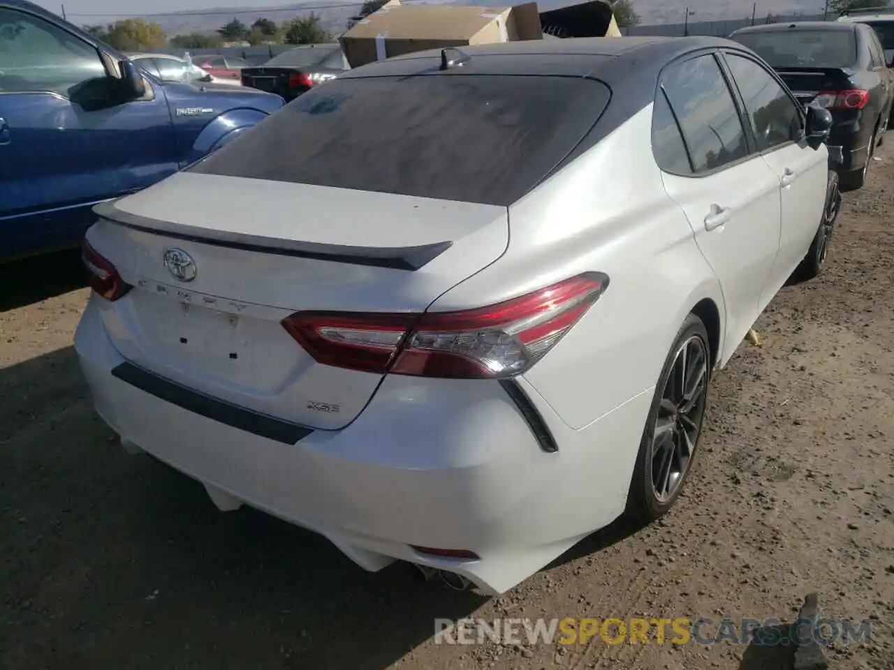 4 Photograph of a damaged car 4T1B61HKXKU246113 TOYOTA CAMRY 2019