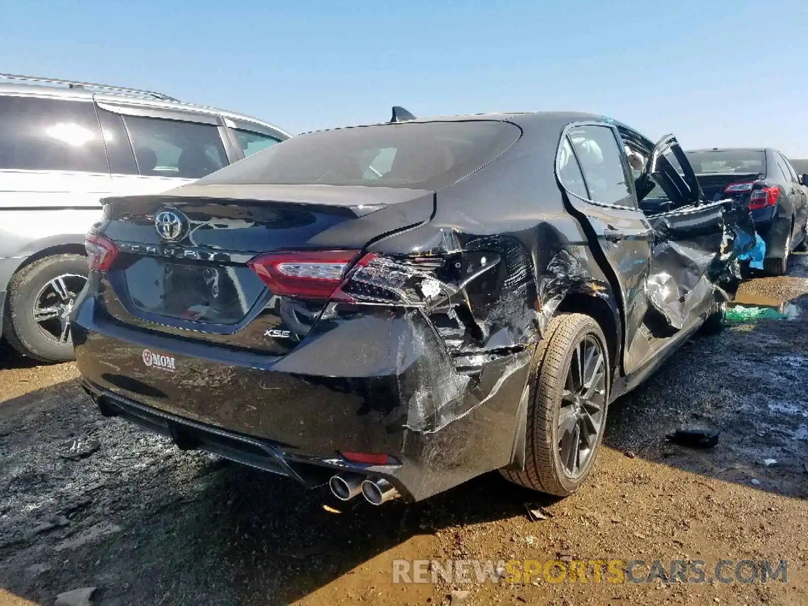 4 Photograph of a damaged car 4T1B61HKXKU253188 TOYOTA CAMRY 2019