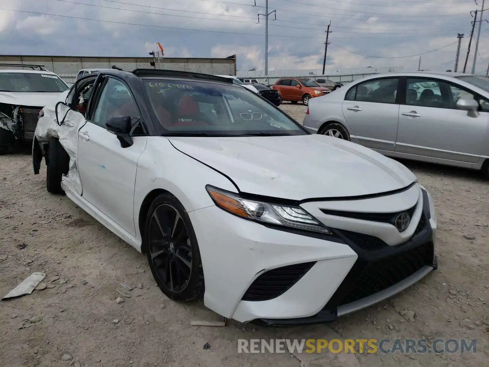 1 Photograph of a damaged car 4T1B61HKXKU262845 TOYOTA CAMRY 2019