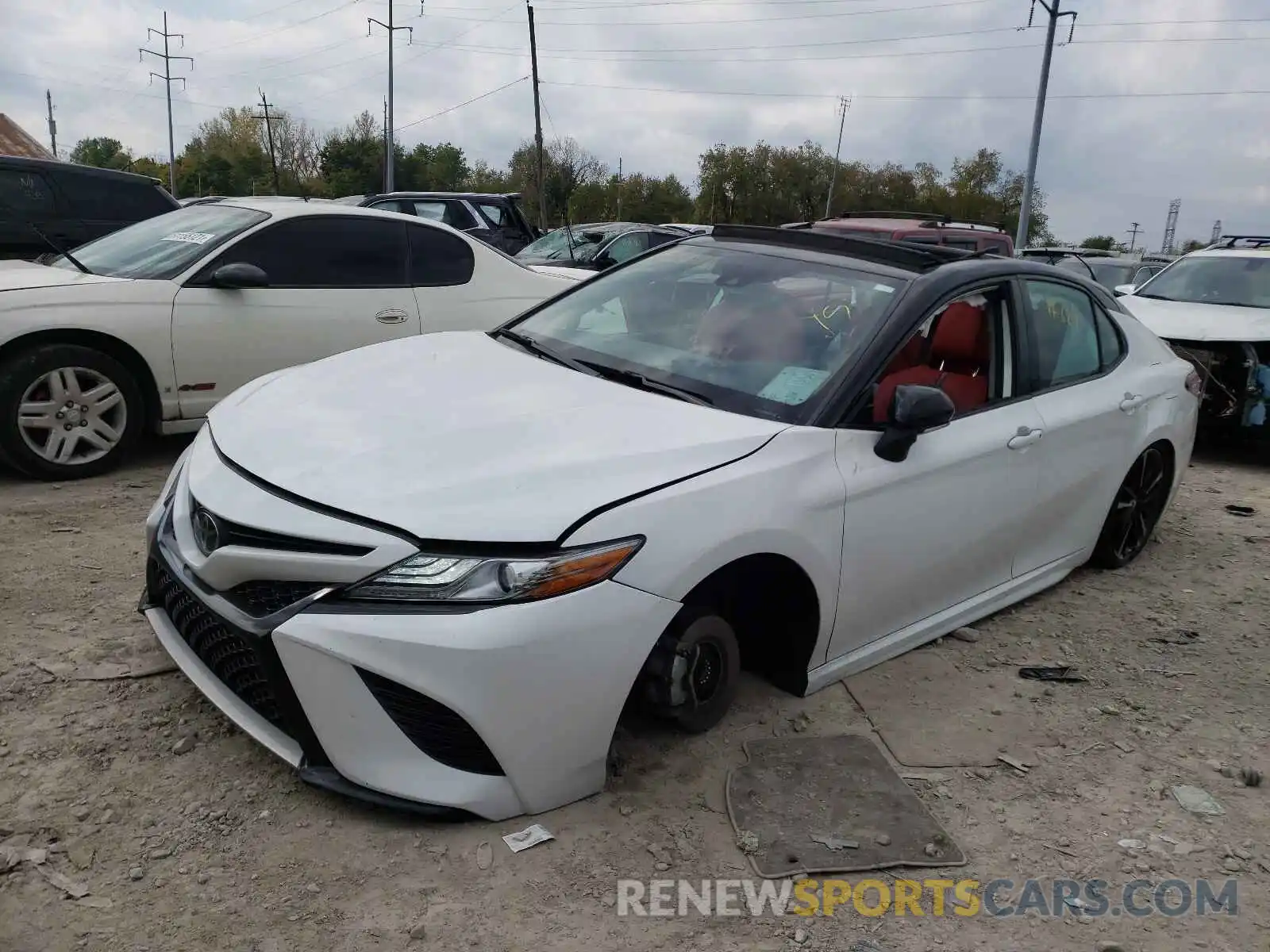 2 Photograph of a damaged car 4T1B61HKXKU262845 TOYOTA CAMRY 2019