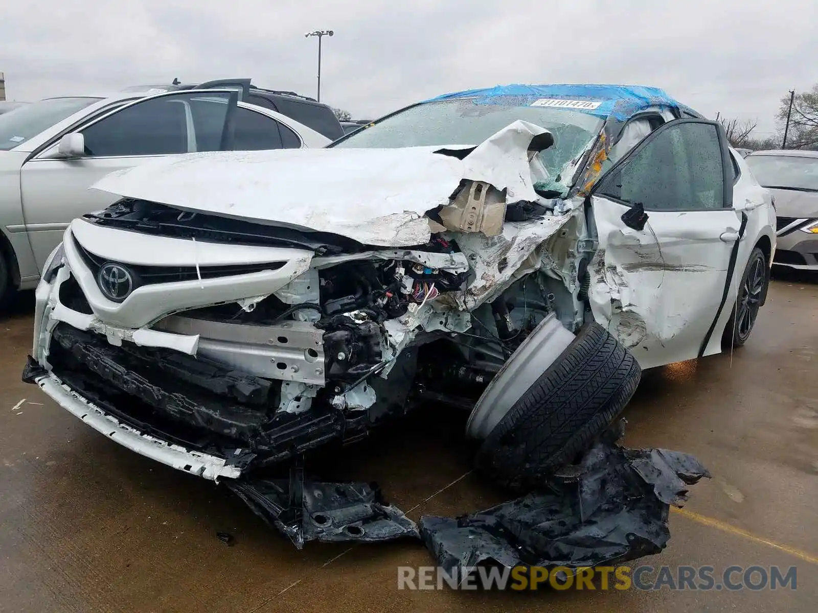 2 Photograph of a damaged car 4T1B61HKXKU265325 TOYOTA CAMRY 2019