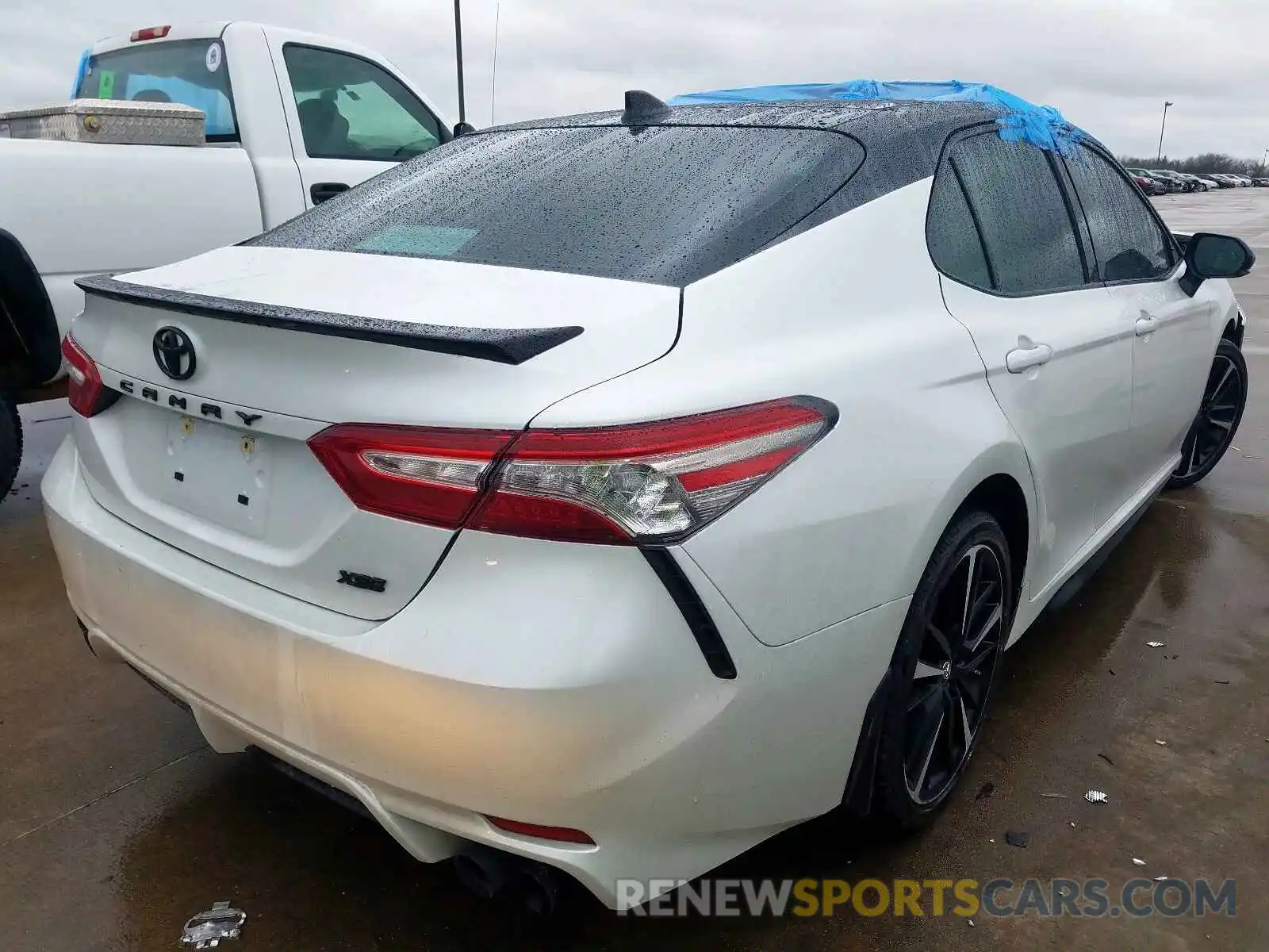 4 Photograph of a damaged car 4T1B61HKXKU265325 TOYOTA CAMRY 2019