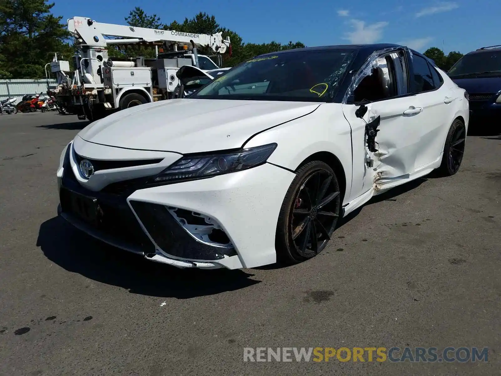 2 Photograph of a damaged car 4T1B61HKXKU266863 TOYOTA CAMRY 2019