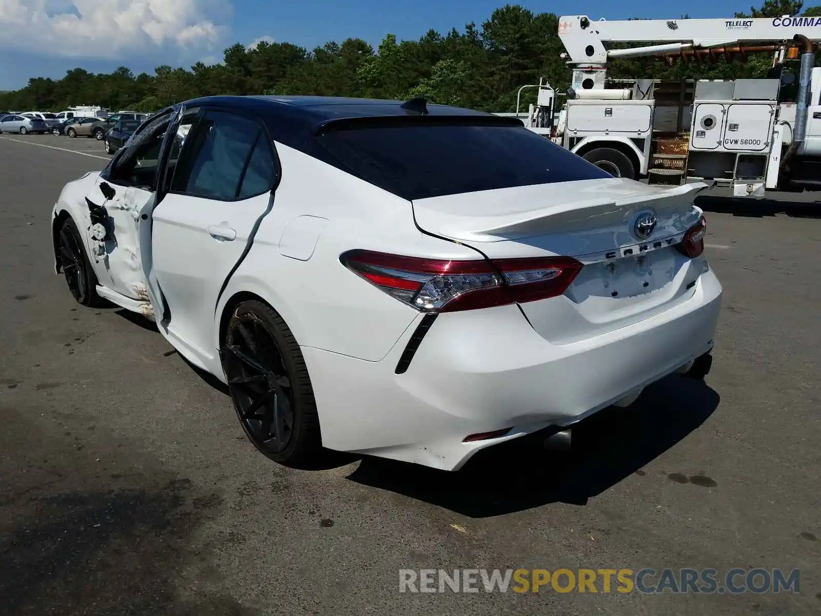 3 Photograph of a damaged car 4T1B61HKXKU266863 TOYOTA CAMRY 2019